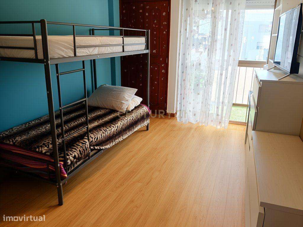 Amadora - Reboleira, apartamento T2 com 94m2, sala com lareira, 2 vara-6