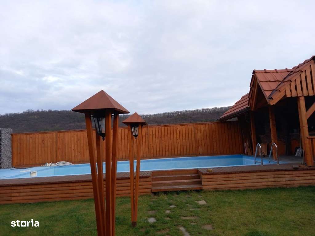 Casa cu etaj,cu garaj si piscina,267 mp,teren 500 mp Corunca - Imagine principală: 4/15