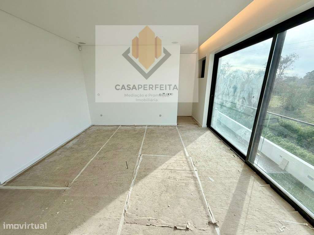 Moradias V5 de Luxo com Piscina, Jardim e Terraços - Praia da Madalena-13