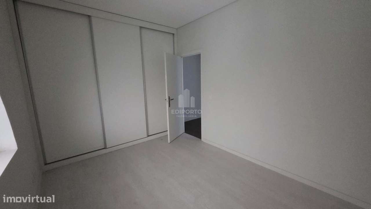 Apartamento T1 com garagem e arrumos ao Arrabida Shopping - Grande imagem: 3/10