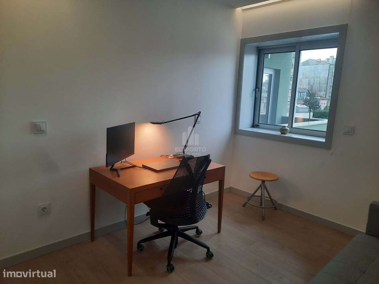 T2 COM GARAGEM E VARANDA   NO PORTO-23