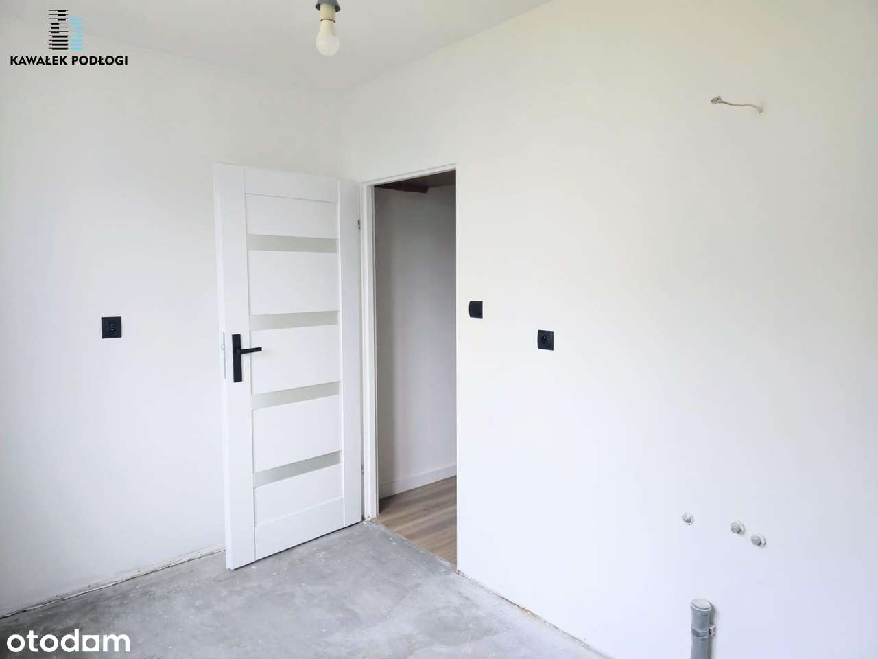 Przestronna kawalerka z osobna kuchnią i balkonem z 2005 r-5