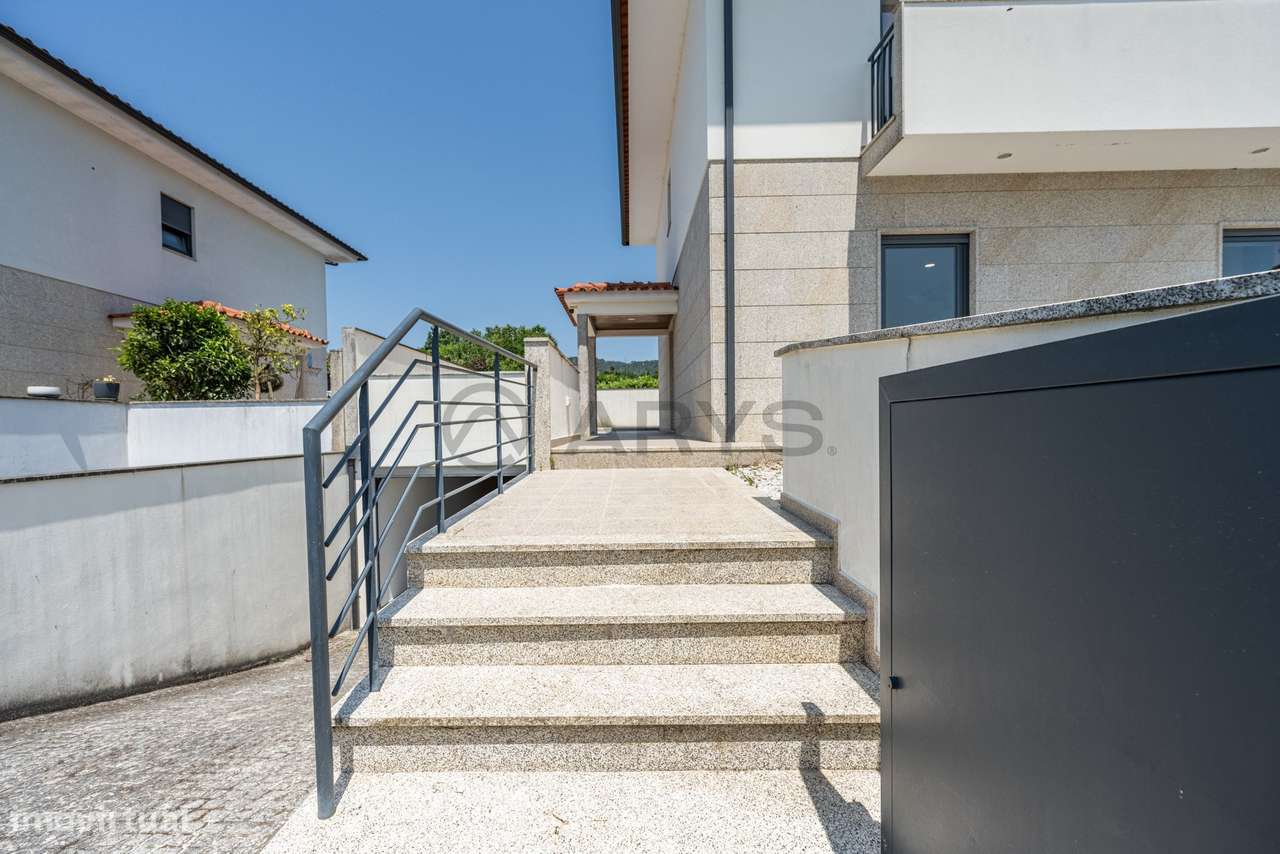 Moradia Geminada T3 em Alvito (S. Martinho), Barcelos-21