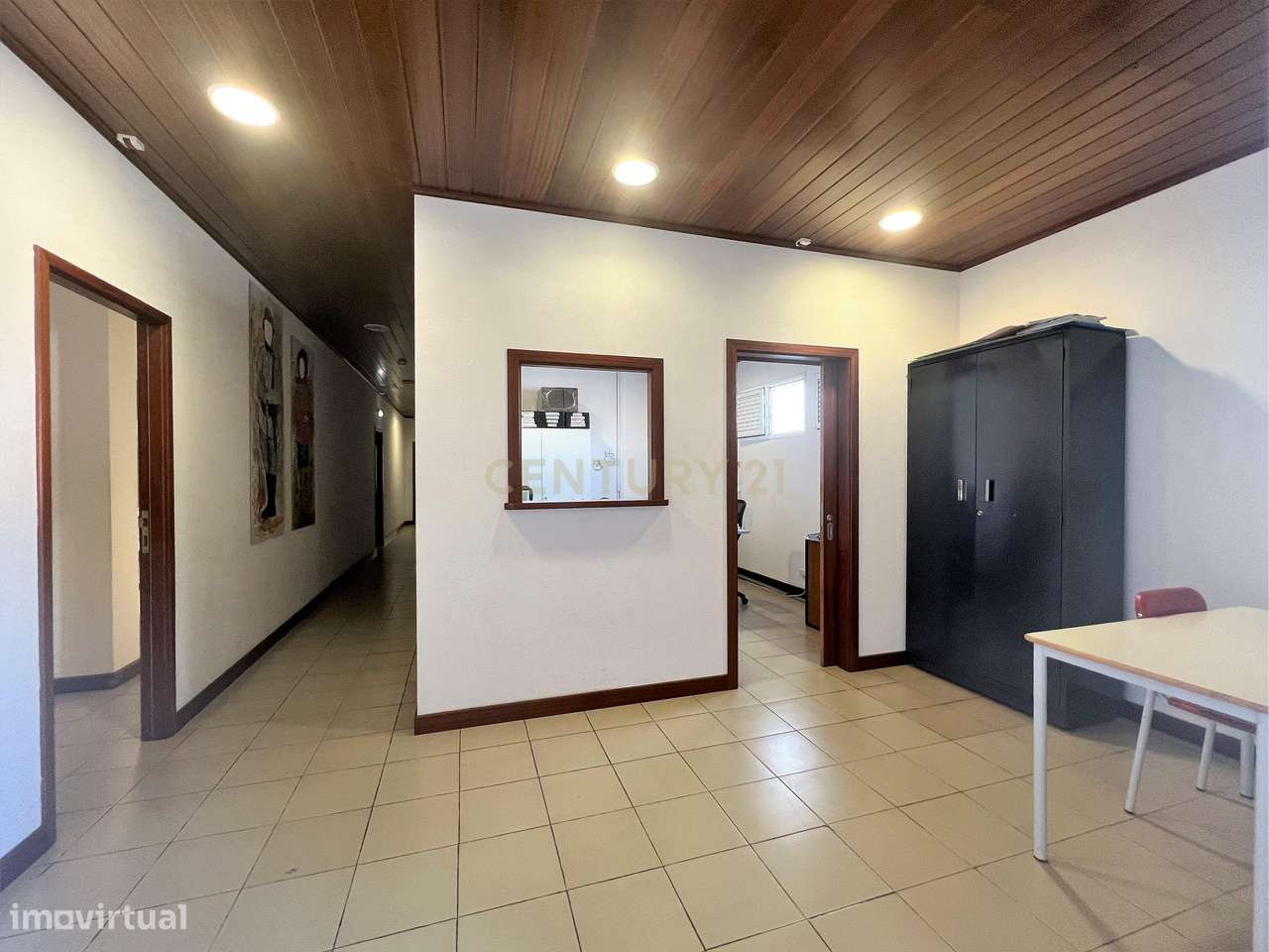 Espaço para Serviços/Escritórios no centro da cidade - Grande imagem: 2/21