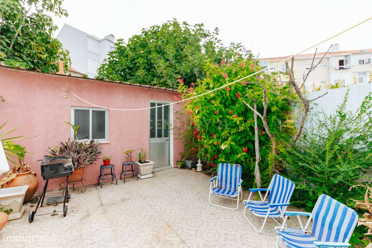 T2 exclusivo, totalmente remodelado e mobilado, com logradouro privati-26