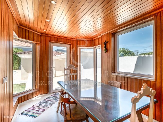 Moradia T4 + 1 com jardim e piscina, em Bicesse, Cascais-13