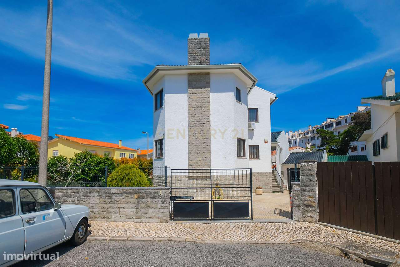 Moradia T5 em Carcavelos — Espaço, Conforto e Localização Privilegiada-44