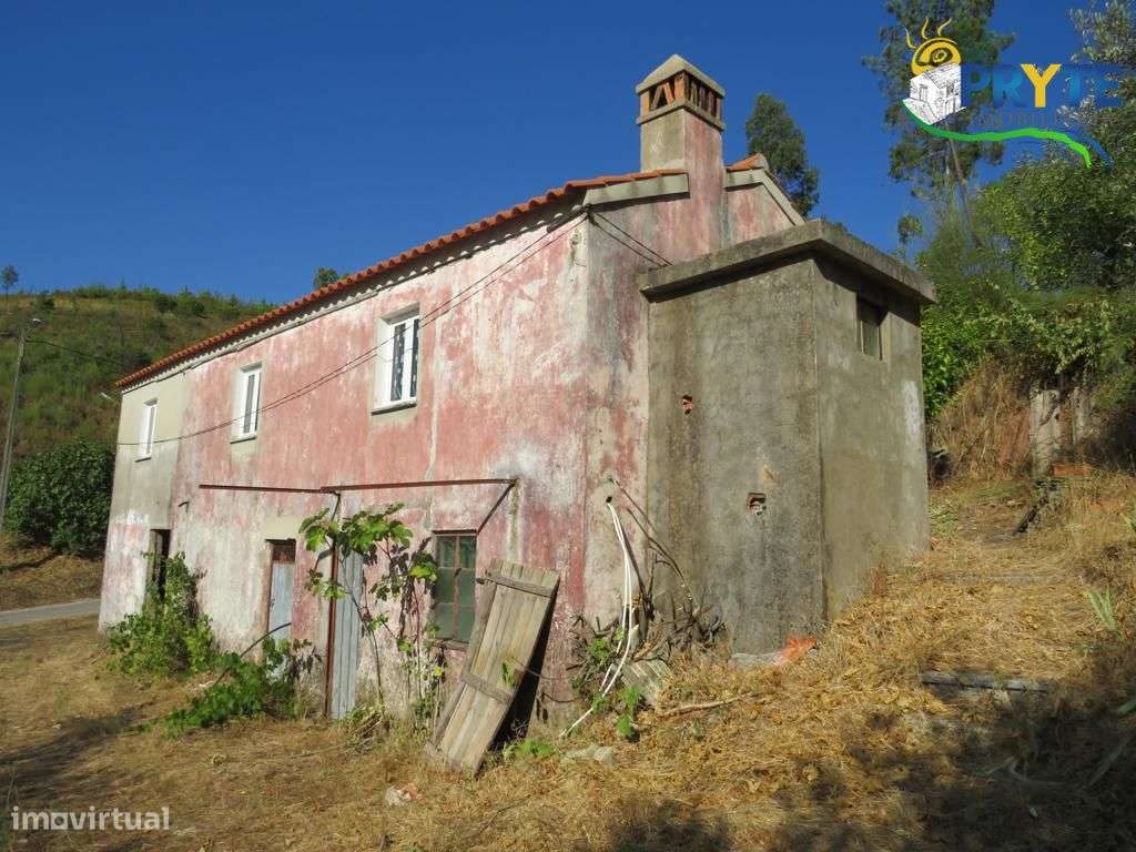 Quintinha composta por casa de dois pisos situada perto da Sertã - Grande imagem: 4/26