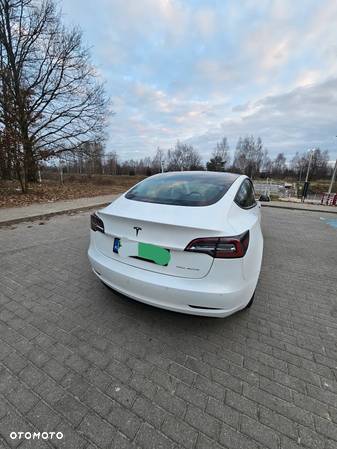 Tesla Model 3 - 4