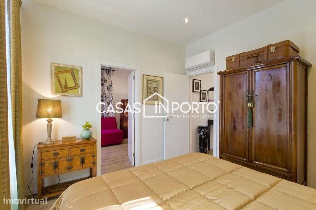 Moradia T4 de Traça Antiga Renovado com Licença AL-7