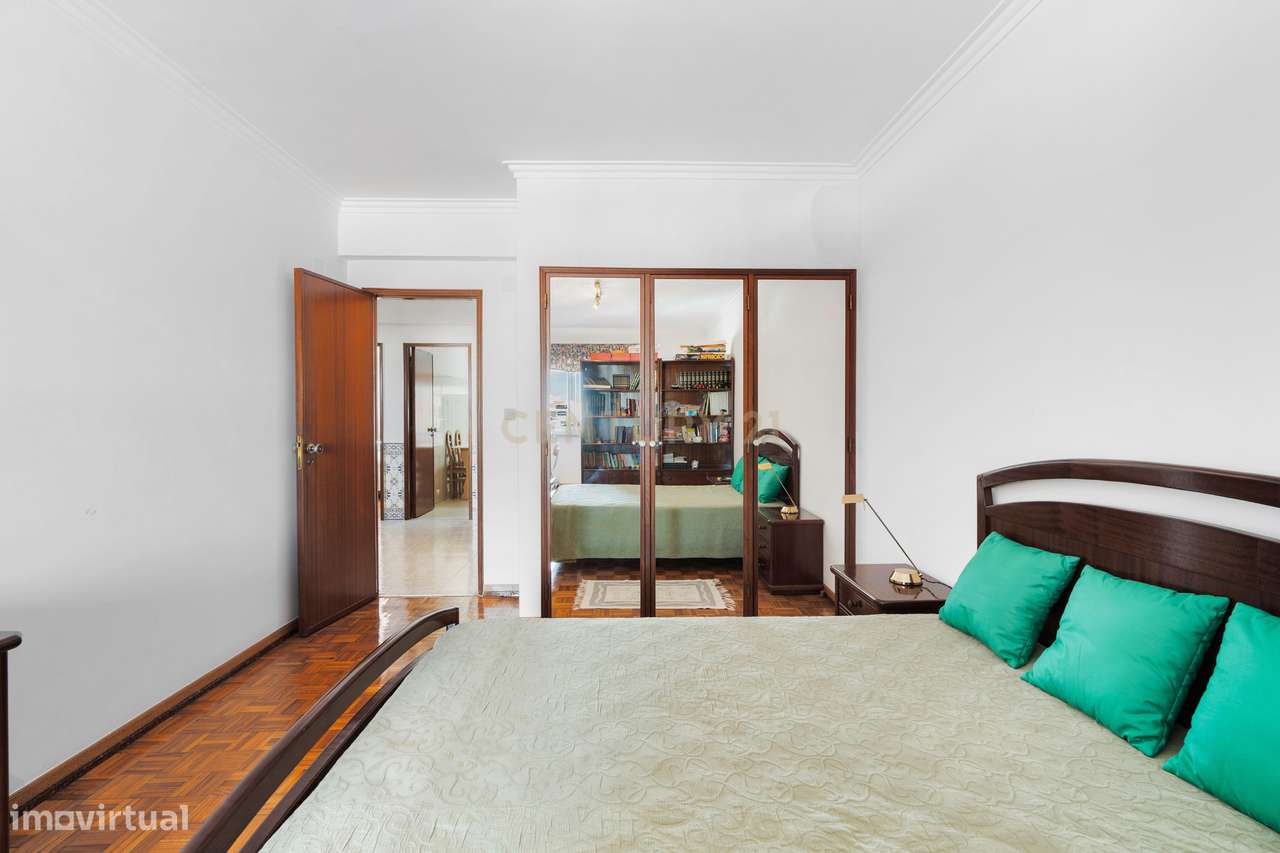 Apartamento T2 com varanda e vista desafogada-14