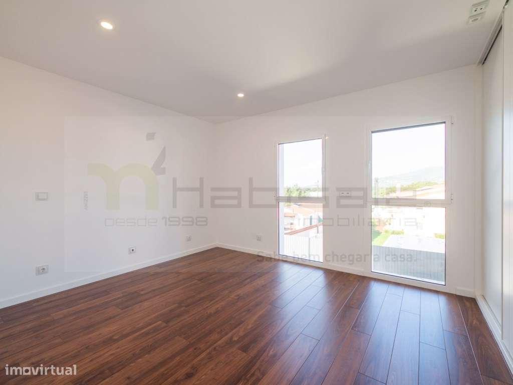 Moradia T3, situada em Areia Cascais, a curta distância da praia do...-27