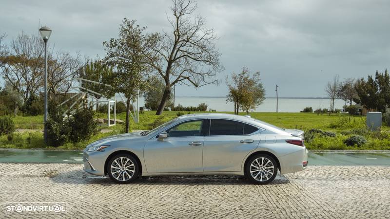 Lexus ES 300h Special Edition - 8