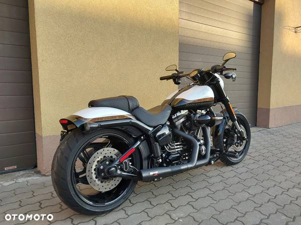 Harley-Davidson Softail Breakout - 3