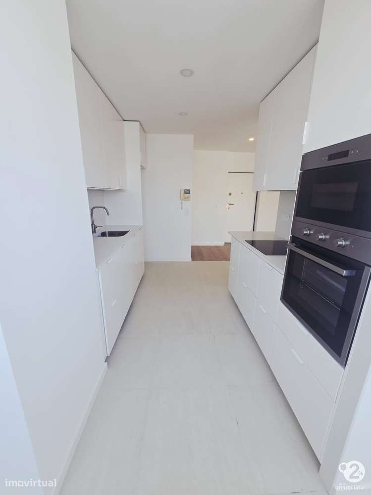 Apartamento T2 Renovado no Porto ( Torrinha )-4