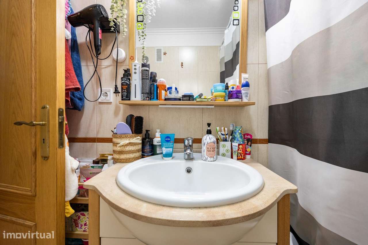 Apartamento T2 em Corroios | Conforto, Acessos e Qualidade de Vida-17