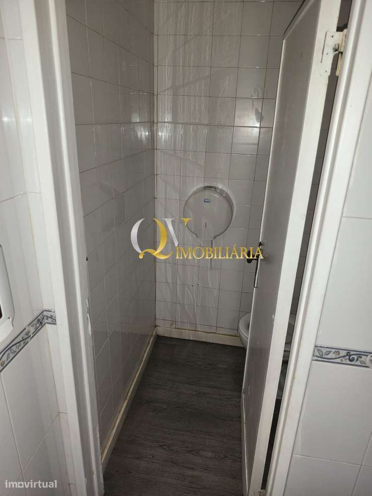 Excelente loja para venda sita no Cacém-18