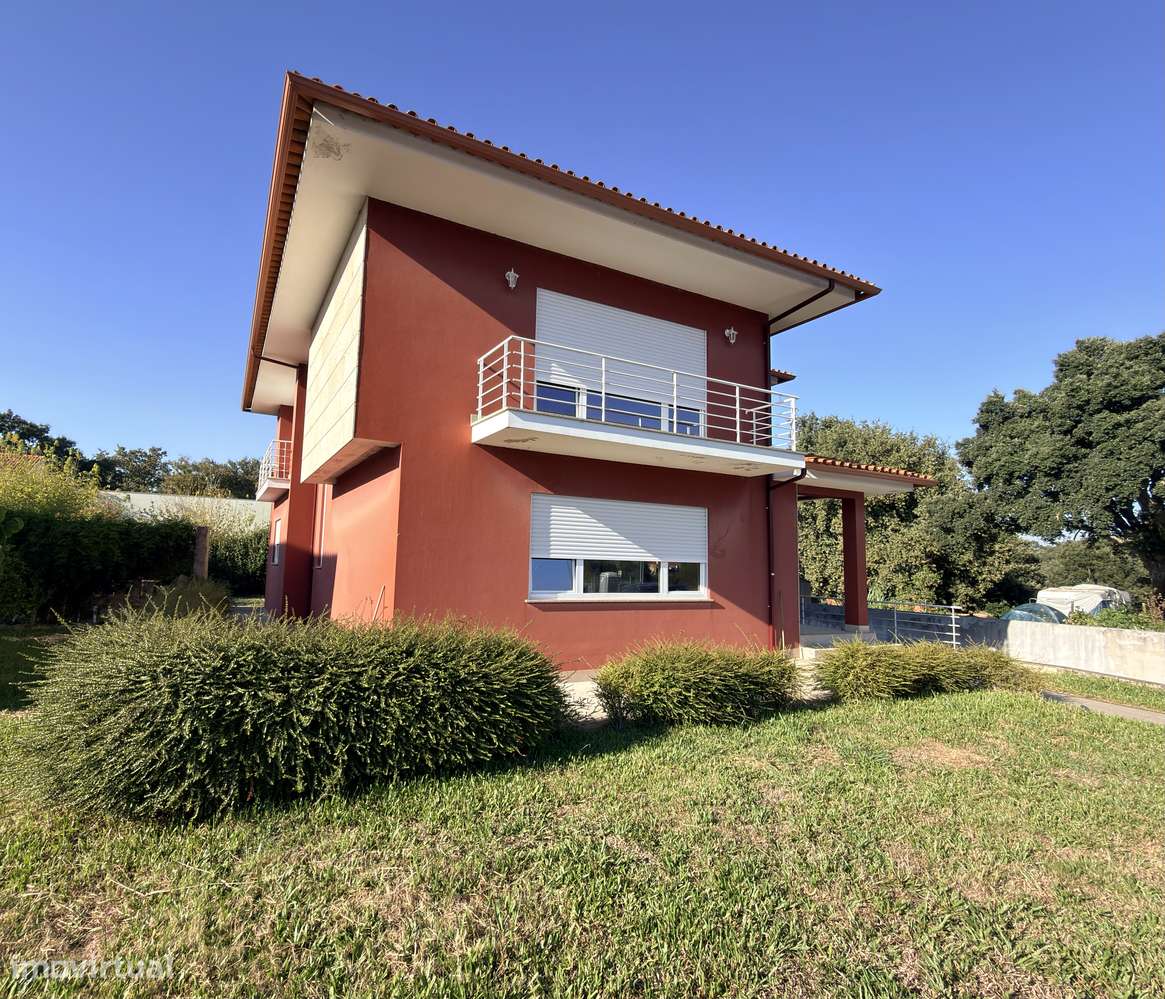 Moradia T4 com jardim e garagem em Ponte de Lima-0