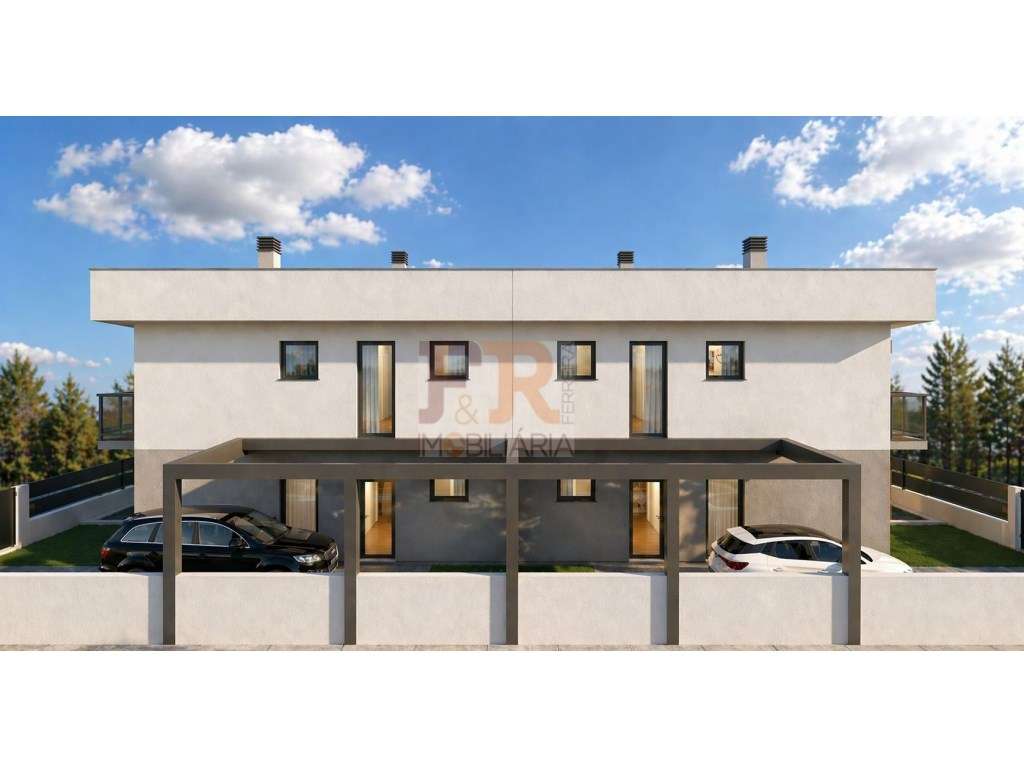 Moradia Geminada T4 com piscina Pinhal General Fernão-Ferro-12
