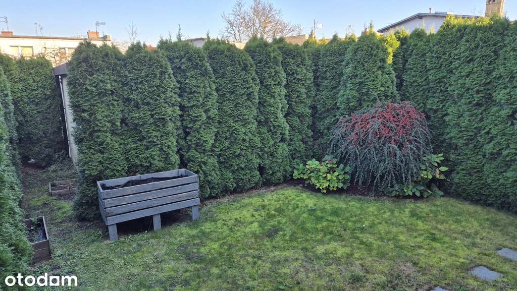 dwupoziomowe z ogródkiem i garażem na Plewiskach-16