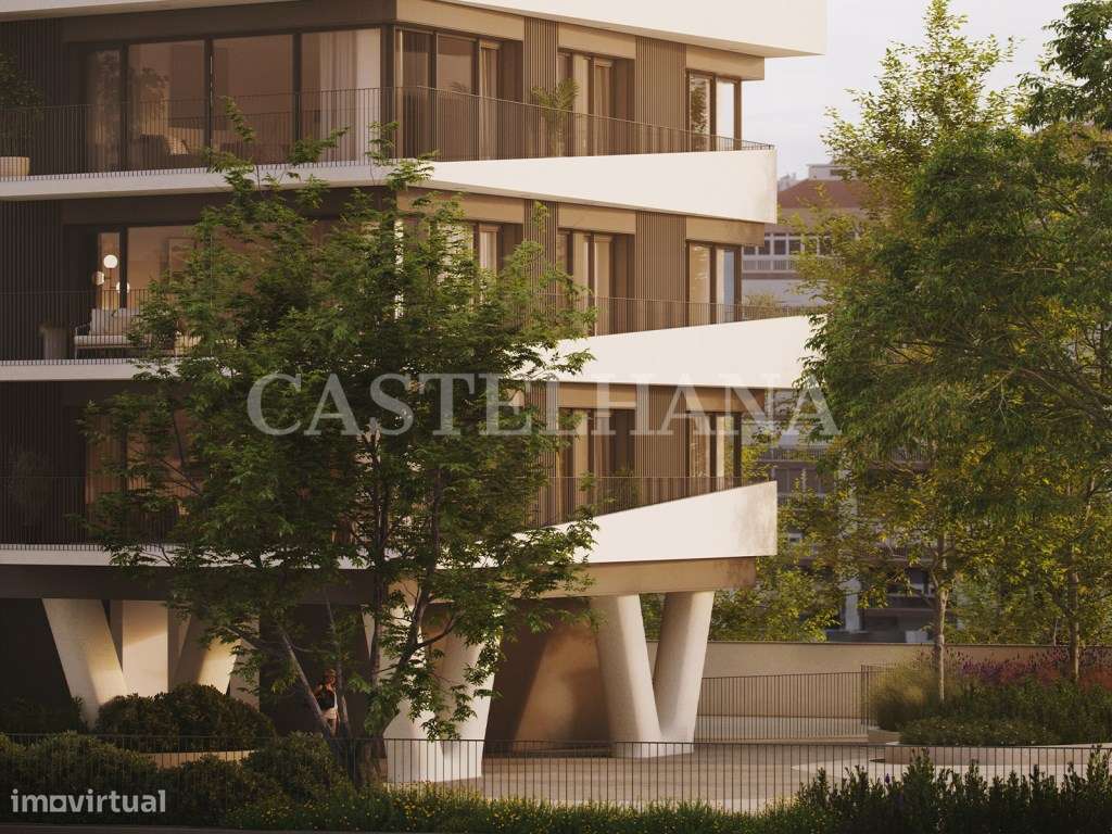 Apartamento T4 com varanda e estacionamento no Campo Grande - Grande imagem: 5/65