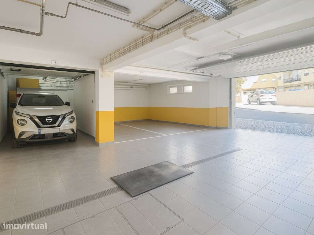 Exclusivo! | T2 com Garagem BOX | Suite | Varandas | Vista Rio-17