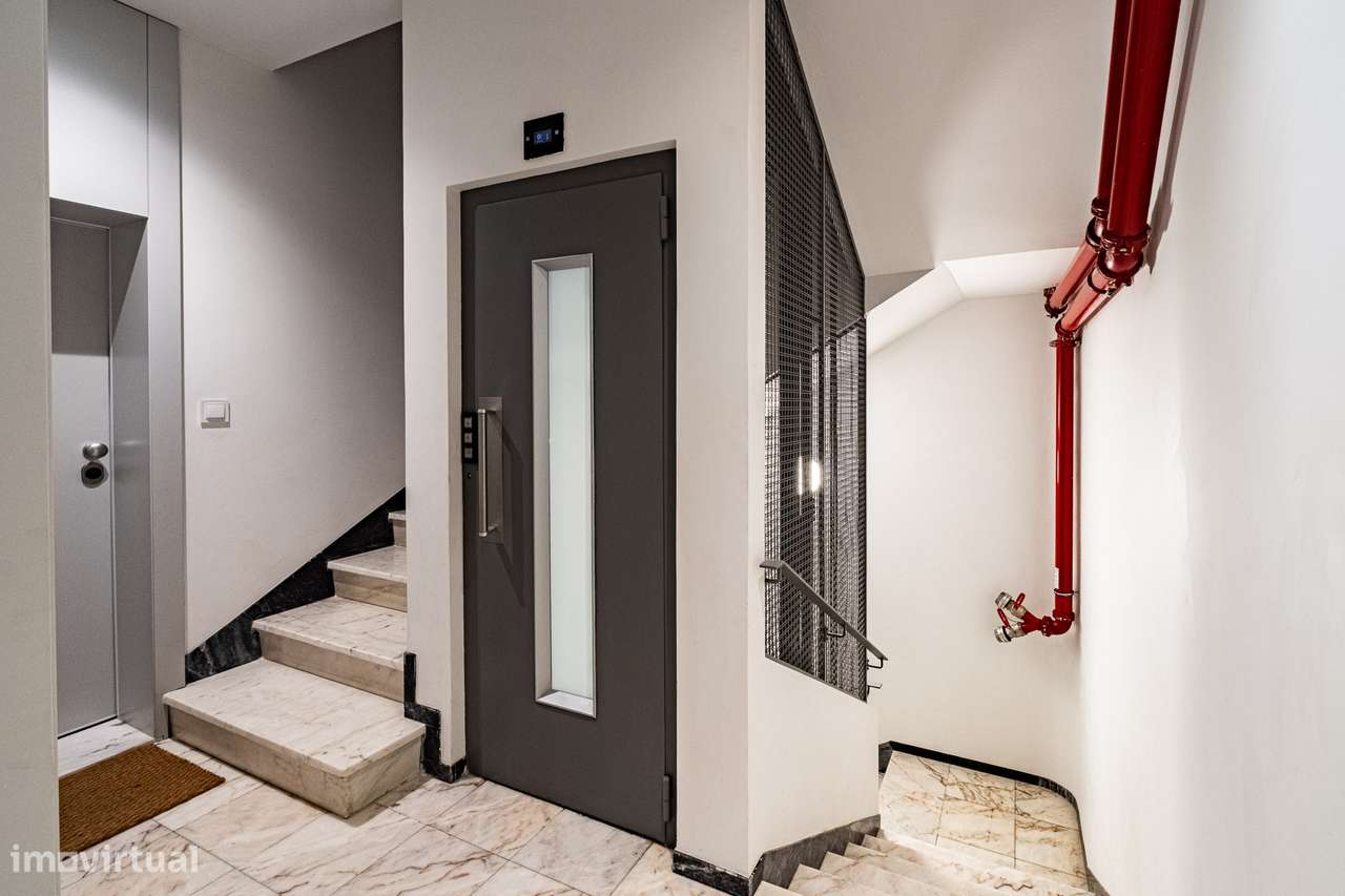 T4 amplo, 4 suites e estacionamento 4 carros – Marquês, Porto-48