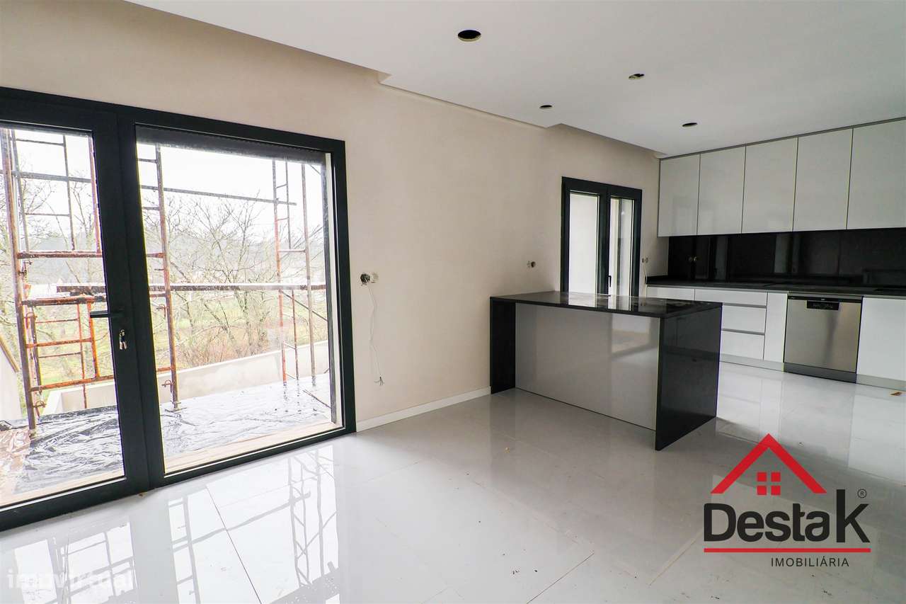 Moradia em Banda V3+1 situada no Campo, Viseu - Grande imagem: 5/23