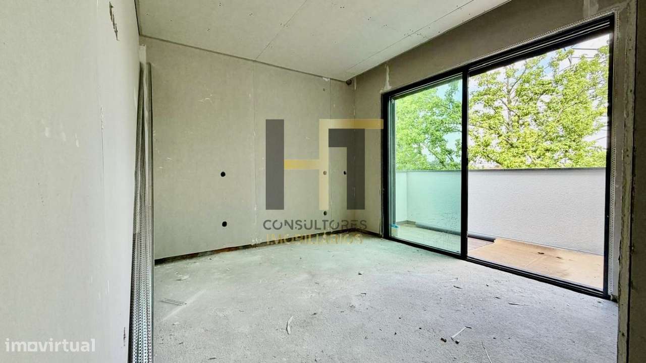 Moradia T3 | 235m² de Logradouro + Possibilidade de Piscina | Varanda-49