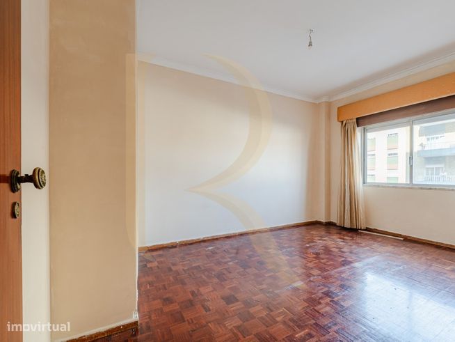 Apartamento T3 com elevador nas Paivas - Amora-10