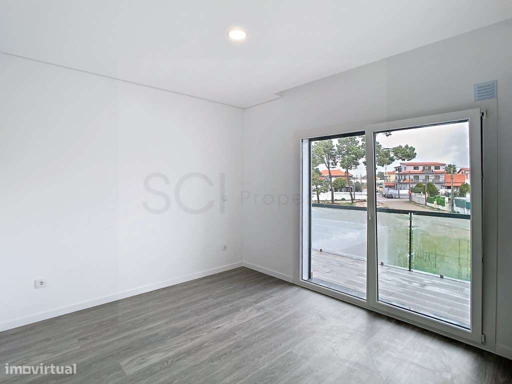 Moradia T3 duplex no centro de Fernão Ferro-18