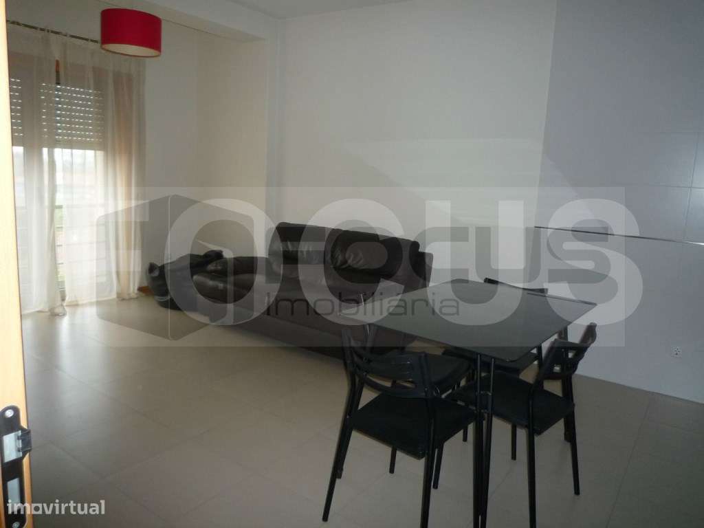 Apartamento T0+1 para arrendamento junto ao Glicínias - Grande imagem: 2/7