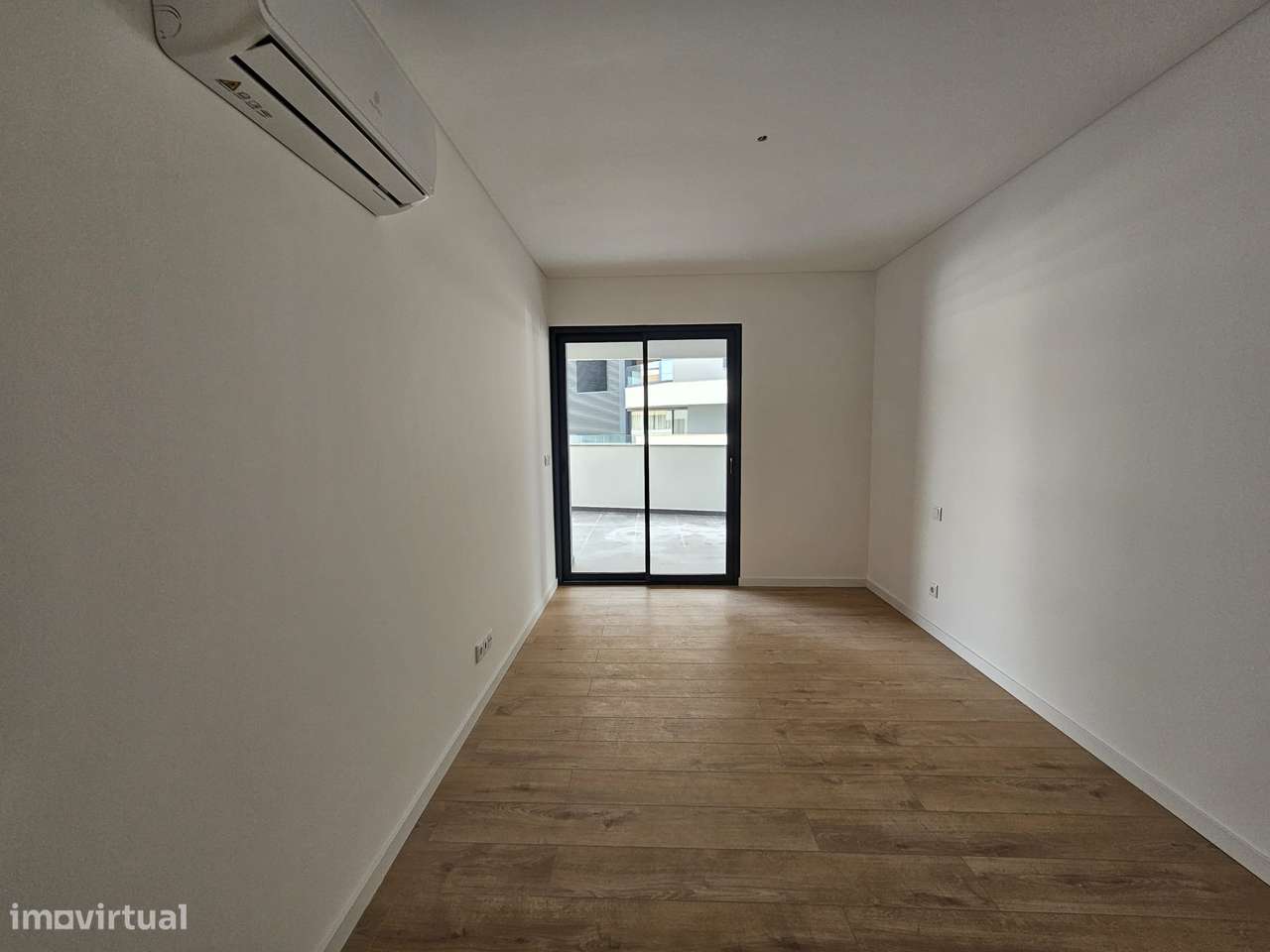 Magnifico T2 na Urbanização SkyCity-8