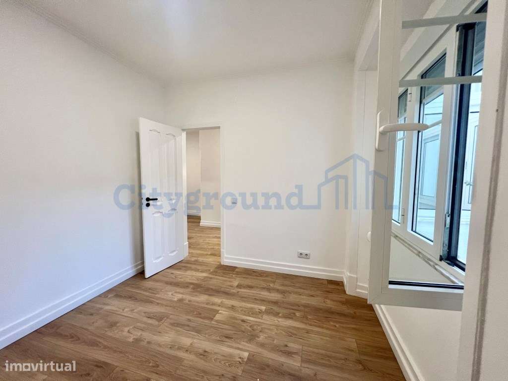 T2 totalmente renovado com excelente luminosidade e vista lateral p...-14