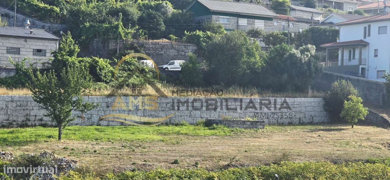 Moradia para restauro e terreno industrial com mais de 4000m²-16