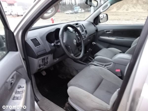 Toyota Hilux 4x4 Double Cab - 7