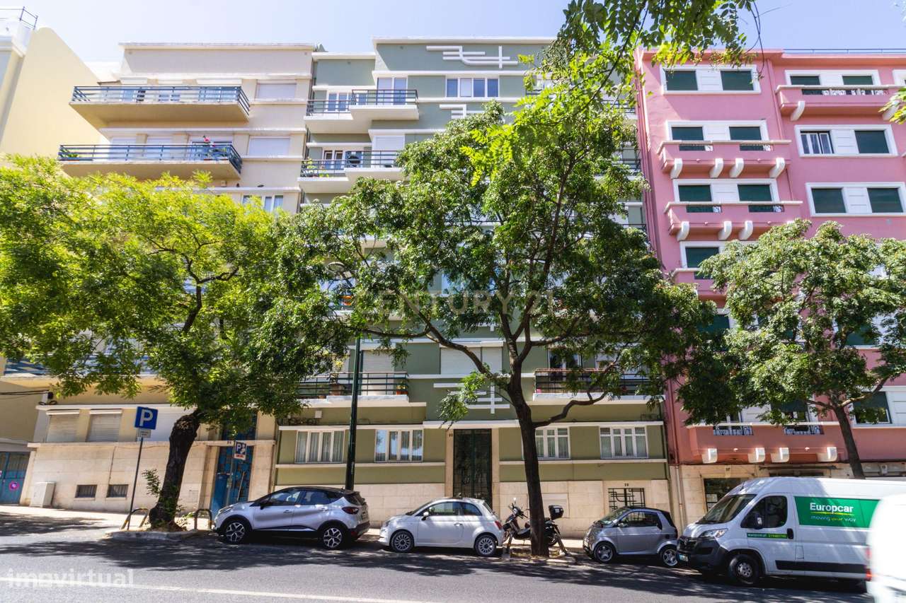 Penthouse com terraço de 28m2 junto ao metro no Rato-43