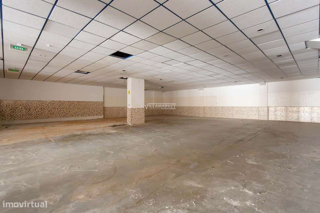 Loja com 755 m2 composta por 2 pisos situada na Rua Maria Andrade no C - Grande imagem: 3/15