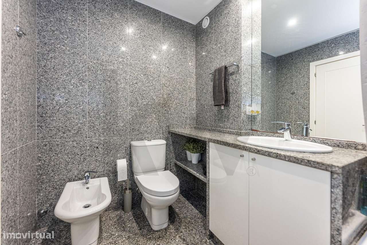 Excelente T5  em Condominio Fechado a Marechal Gomes da Costa, Porto-44