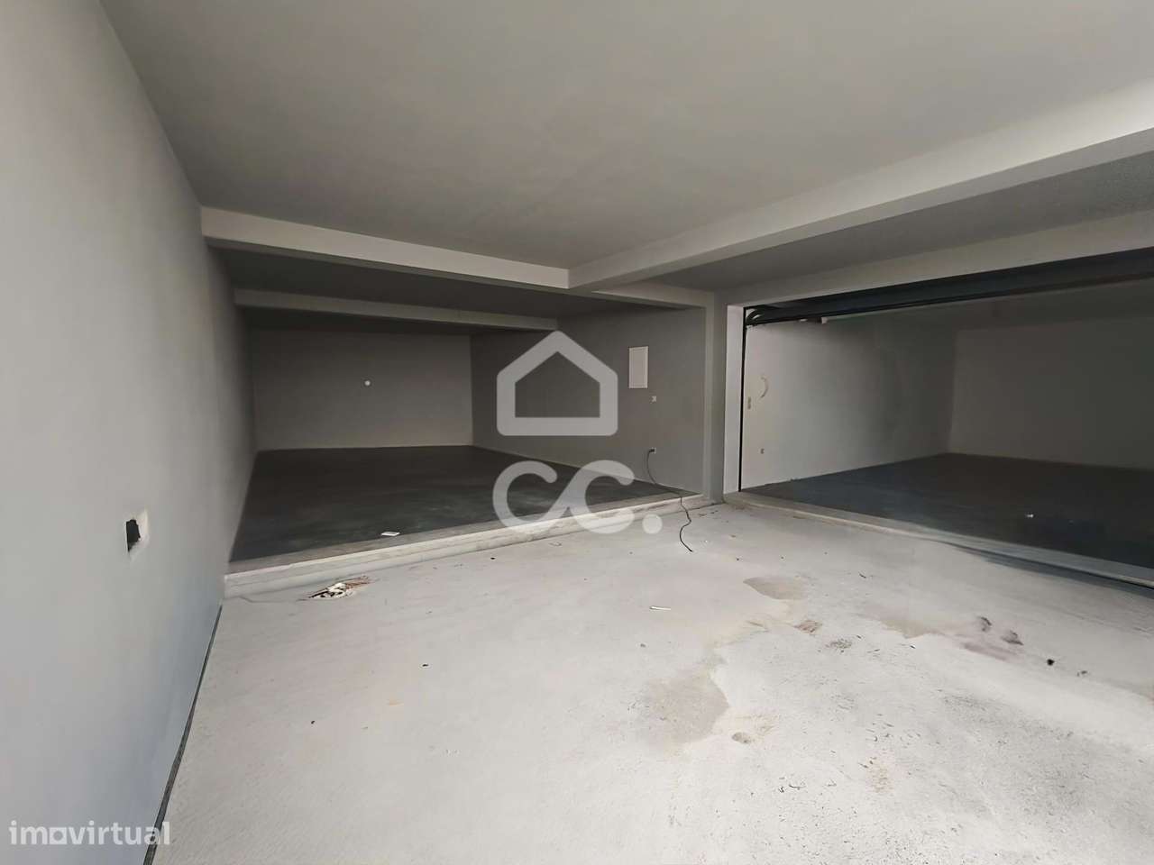 Moradia T3 Nova com 3 Suites, Jardim e Terraço – Design Contemporâneo-25