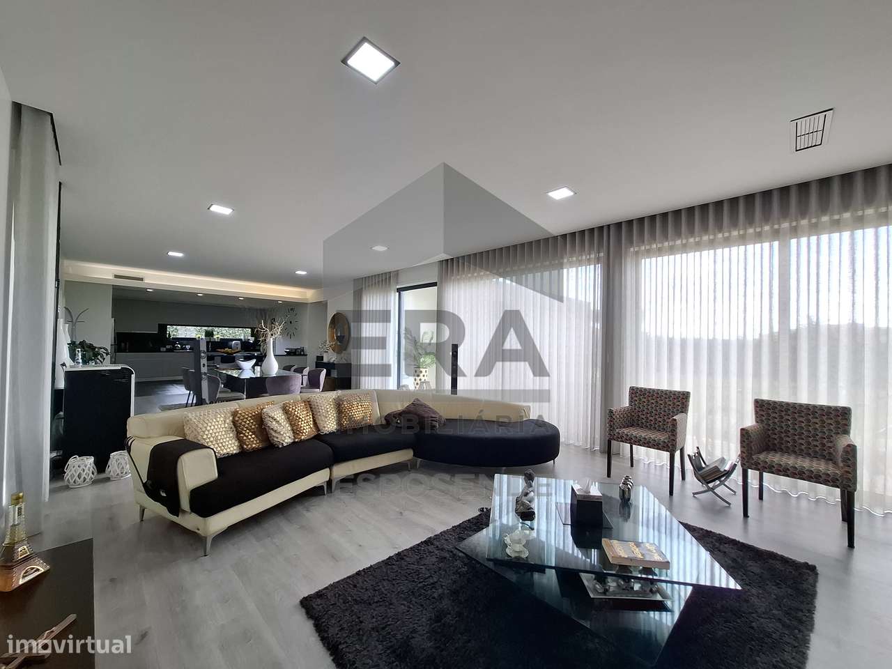 Moradia térrea de arquitetura contemporânea - Grande imagem: 2/30