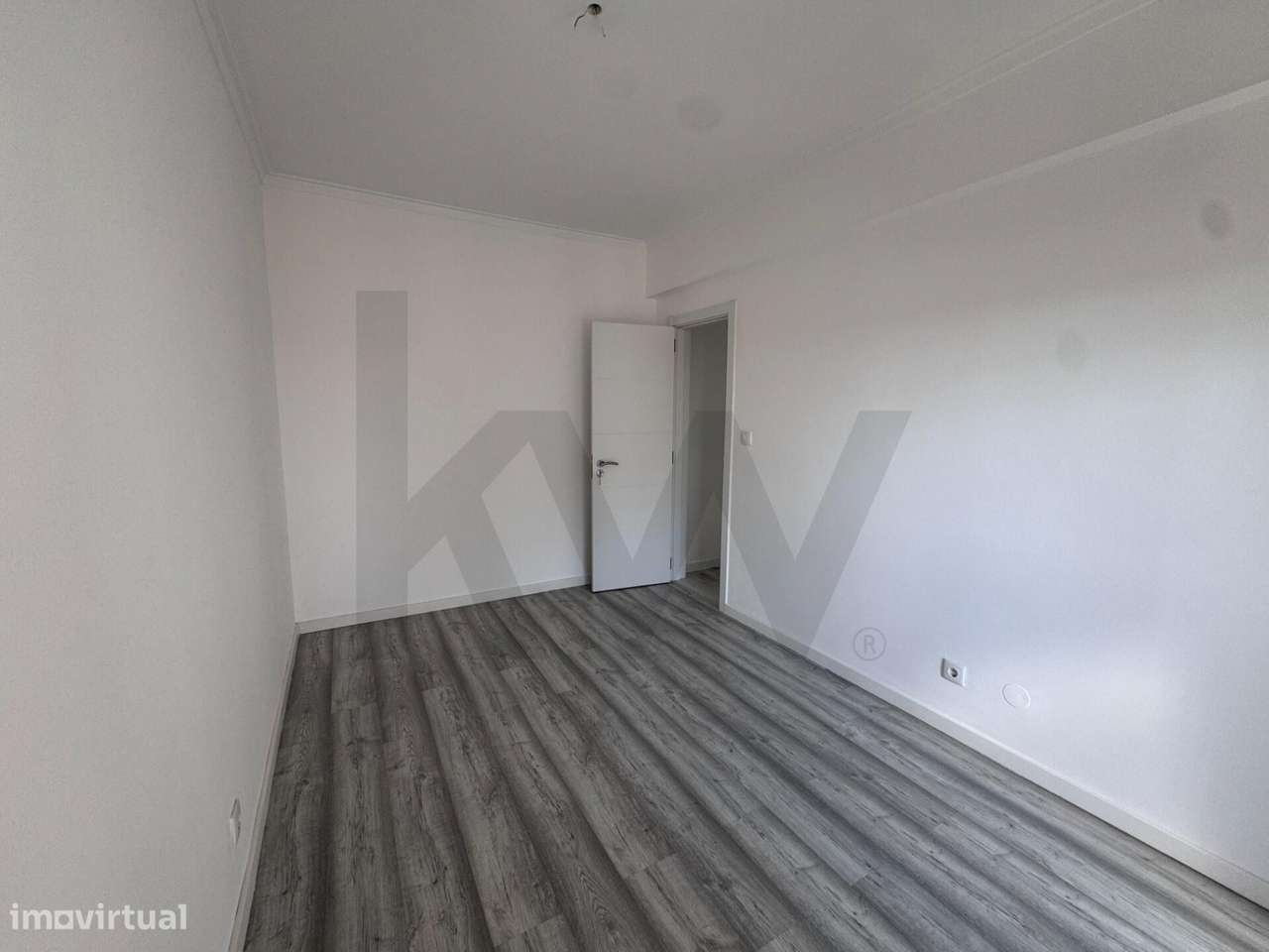 Apartamento T2+1 no centro da Cruz de Pau - Rua 25 de Abril-12