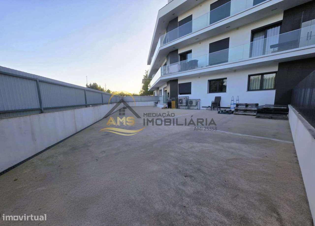 APARTAMENTO T3 COM TERRAÇO DE 186M²-43