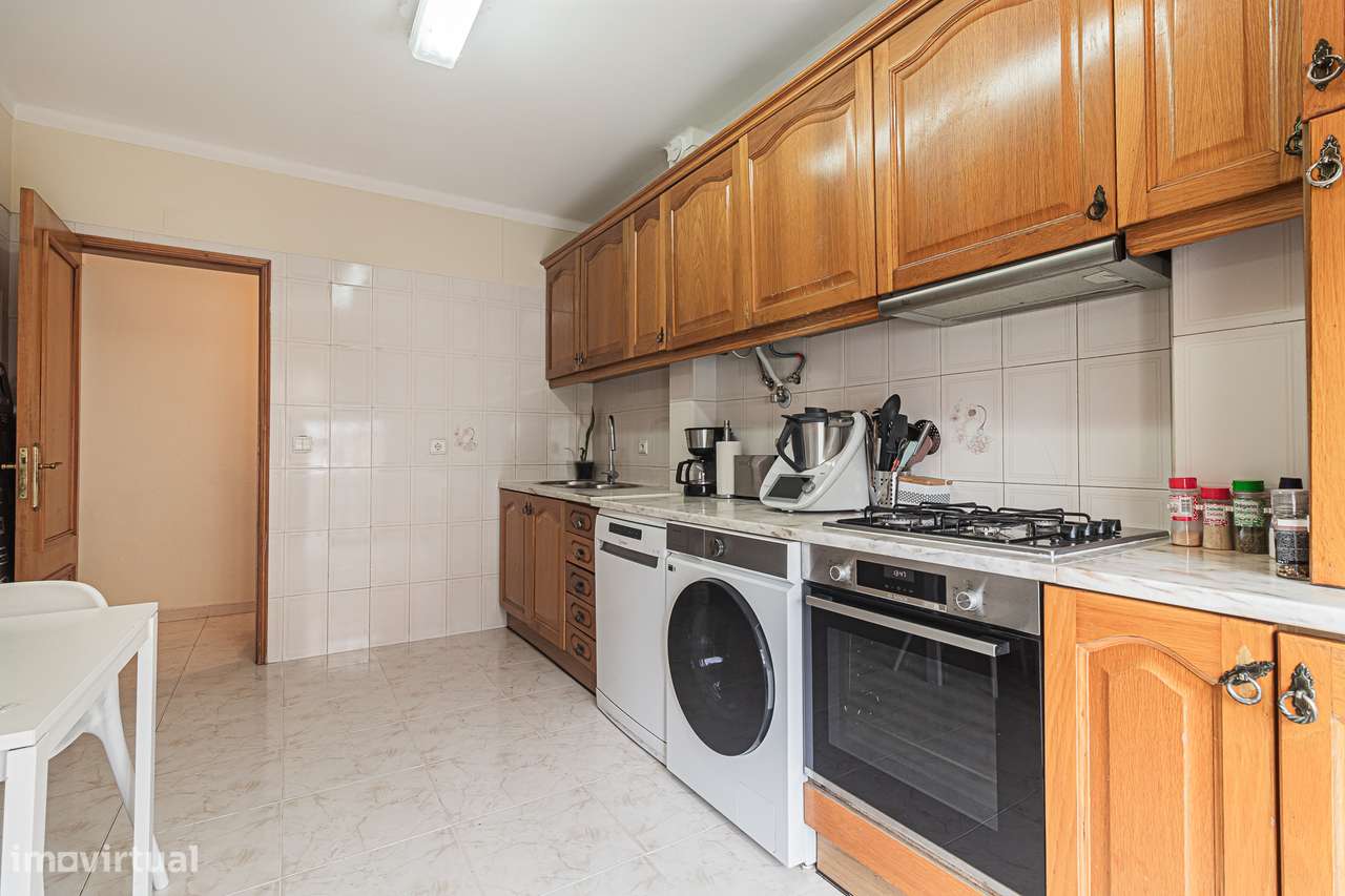 Apartamento num Primeiro Andar na Quinta do Conde-8
