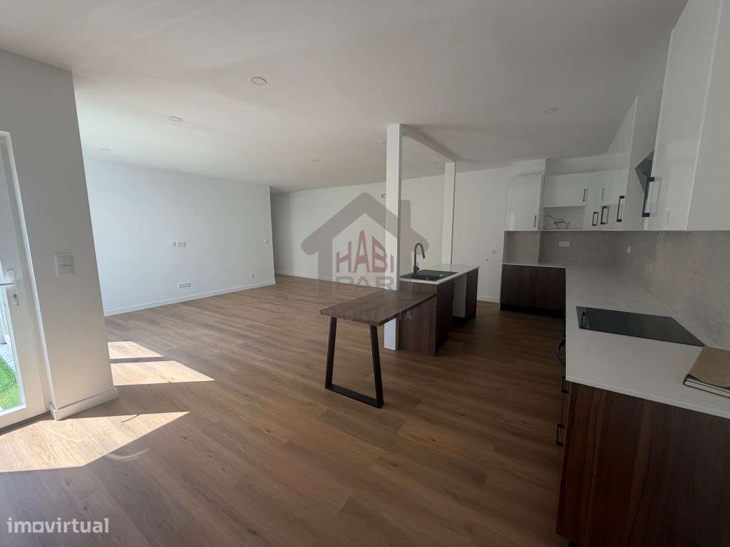 Excelente Moradia T3+1 Centro de Benavente Baixa de Preço-4