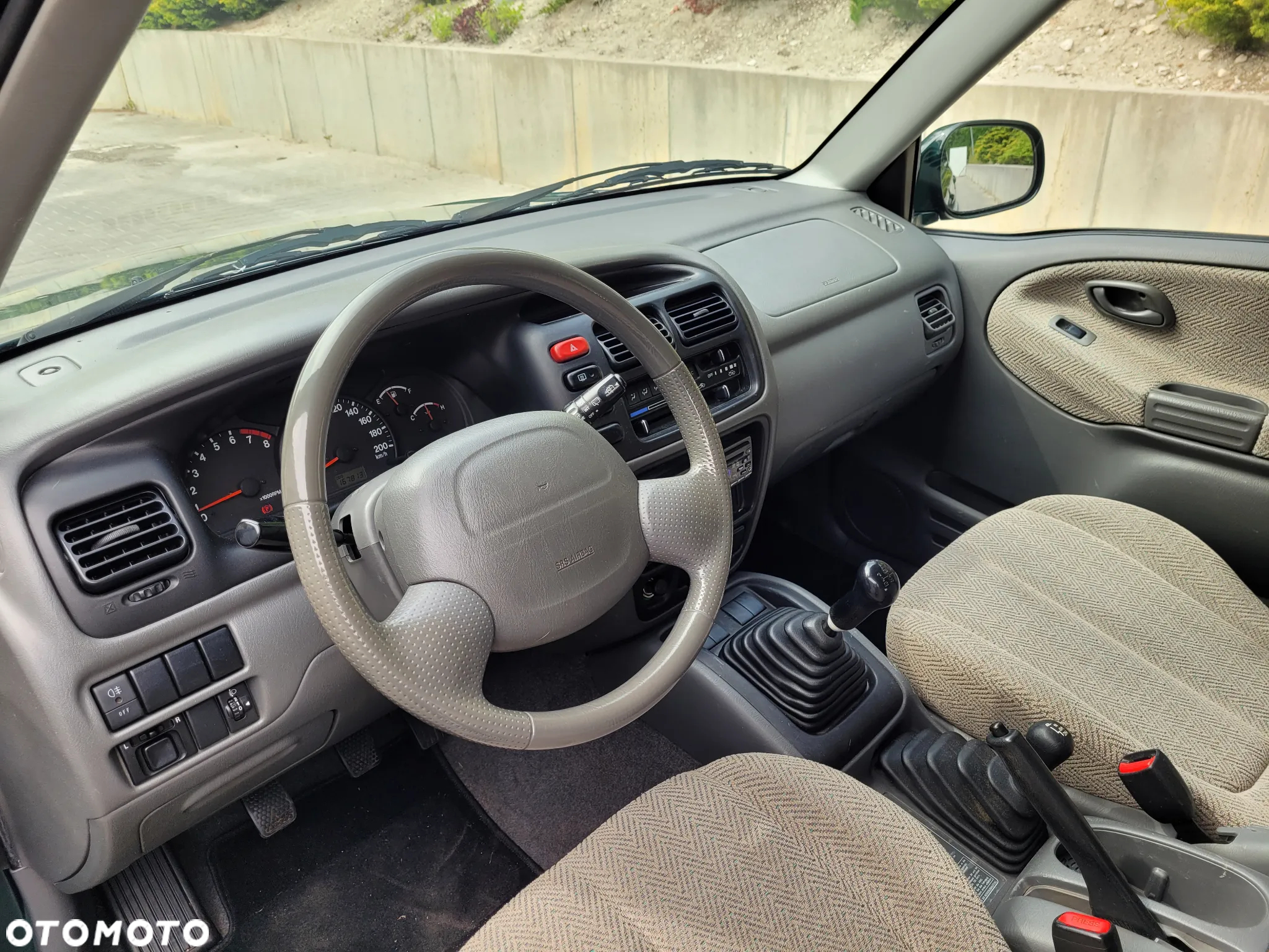 Suzuki Grand Vitara 2.5 V6 - 12