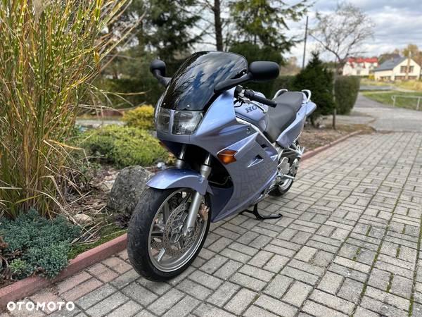 Honda VFR - 2