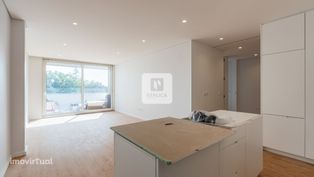 T5 com Varanda e Garagem no Campo Alegre Five Bedrooms Apartment Porto