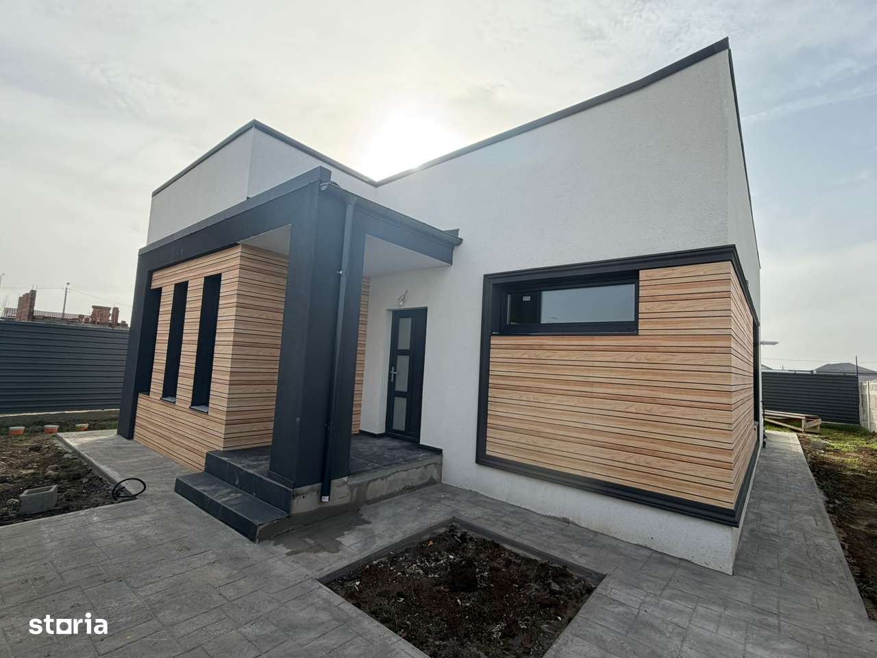 Casă Individuală de Vânzare în Comuna Berceni – 4 Camere, 360 mp - Imagine principală: 3/18