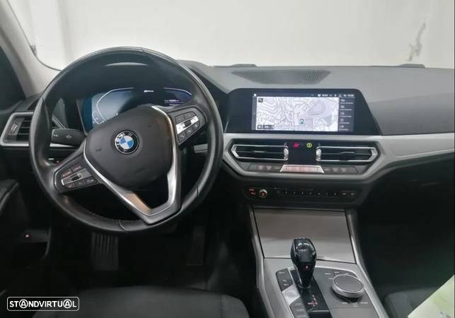 BMW 330 e Auto - 3